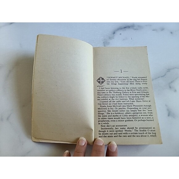 Irish Lace By Andrew M. Greeley Paperback - Picture 5 of 10